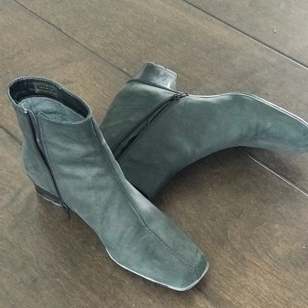 Waterproof short boots